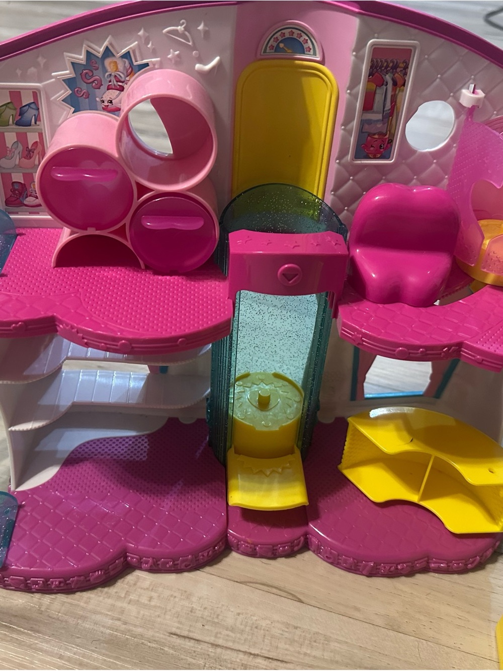 Shopkins Fashion Spree Fashion Boutique Playset w/ Shopkins & Accessories - Picture 3 of 5